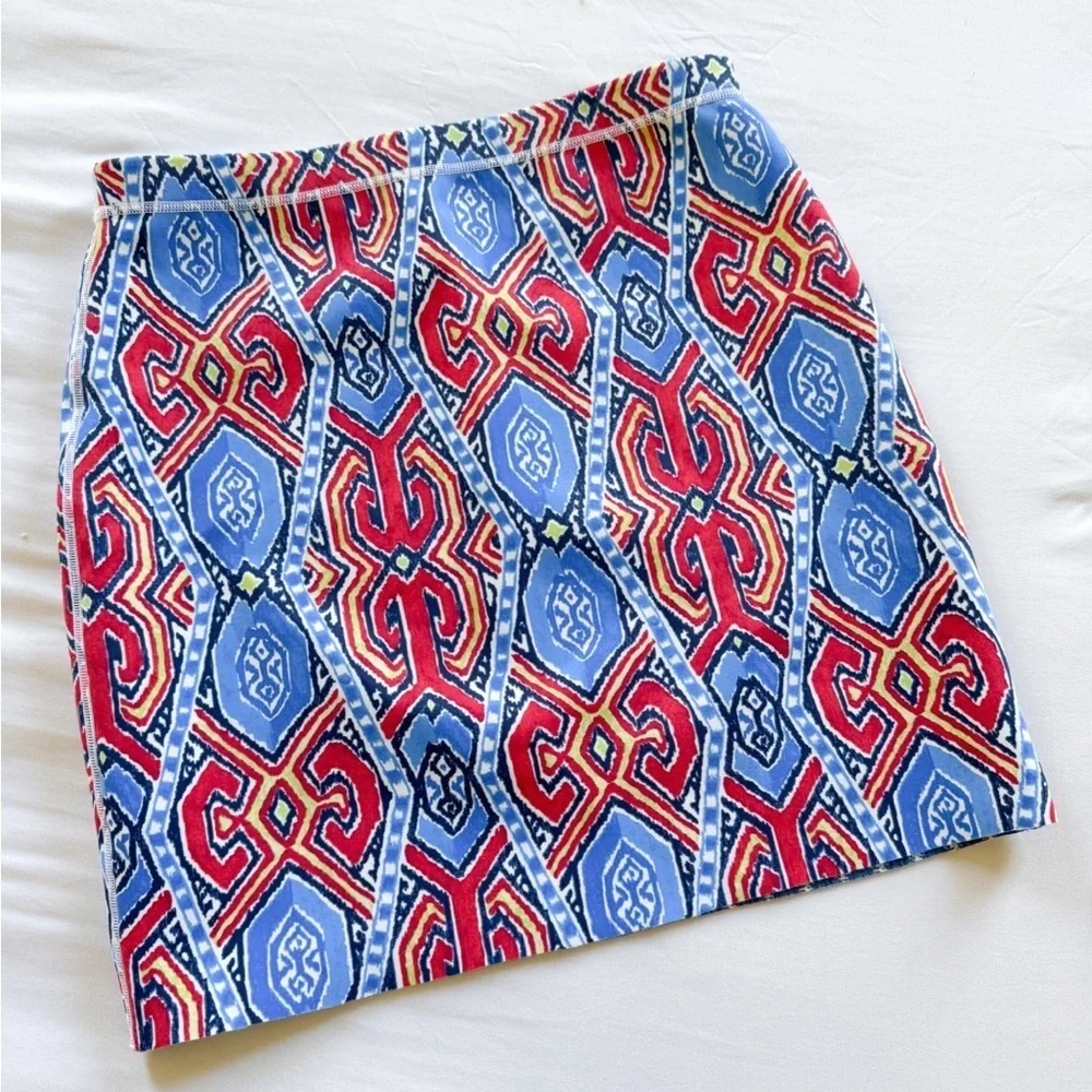 J. McLaughlin Halle Reversible Skirt Size M  Red Blue Geo Scuba (J)
